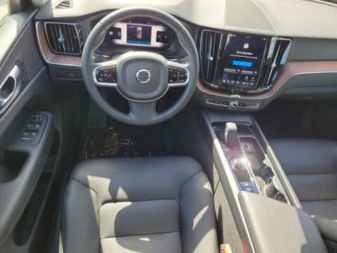 2024 Volvo XC60 B5 Plus Dark Theme
