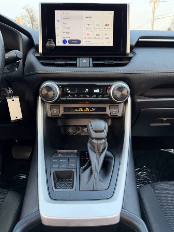 2025 Toyota RAV4 LE