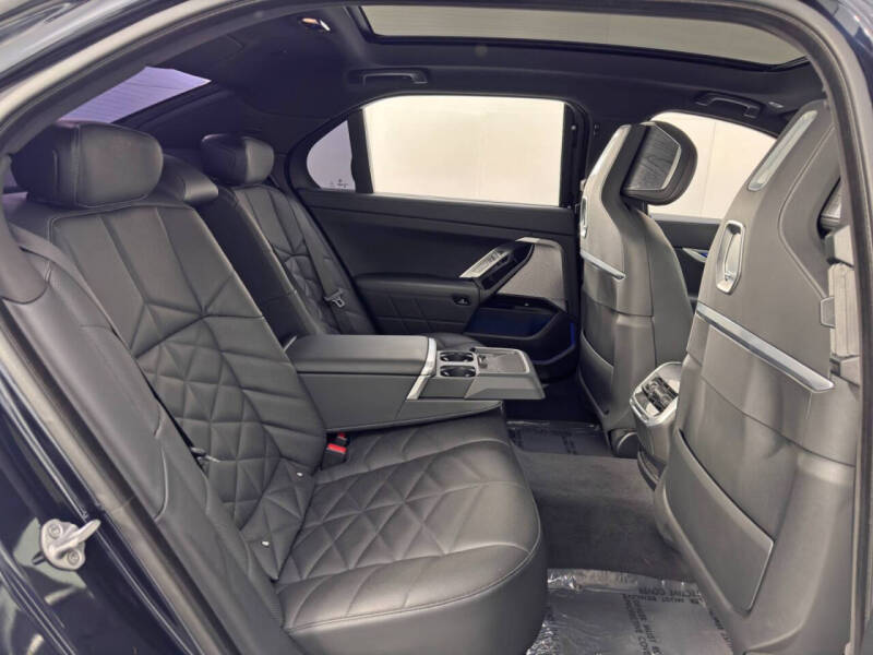 2023 BMW 7 Series 740i