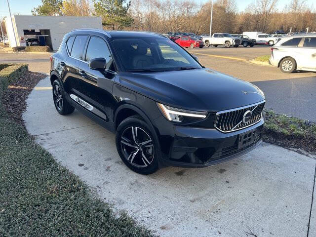 2025 Volvo XC40 B5 Core Bright Theme