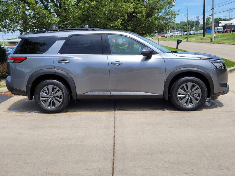 2025 Nissan Pathfinder SV