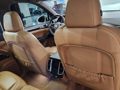 2016 Porsche Cayenne GTS