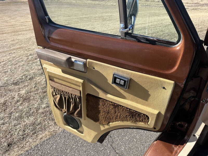 1984 Dodge Ram Van B250