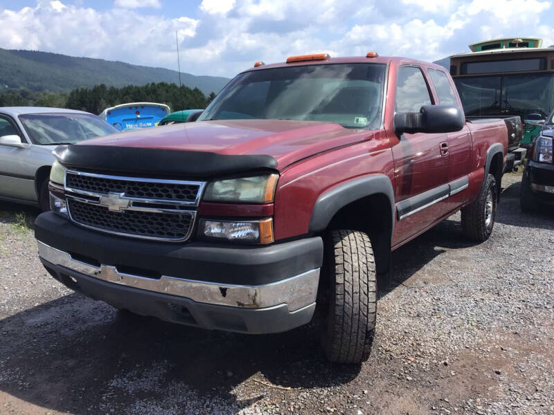 2005 Chevrolet Silverado 2500HD for sale at Troy's Auto Sales in Dornsife PA