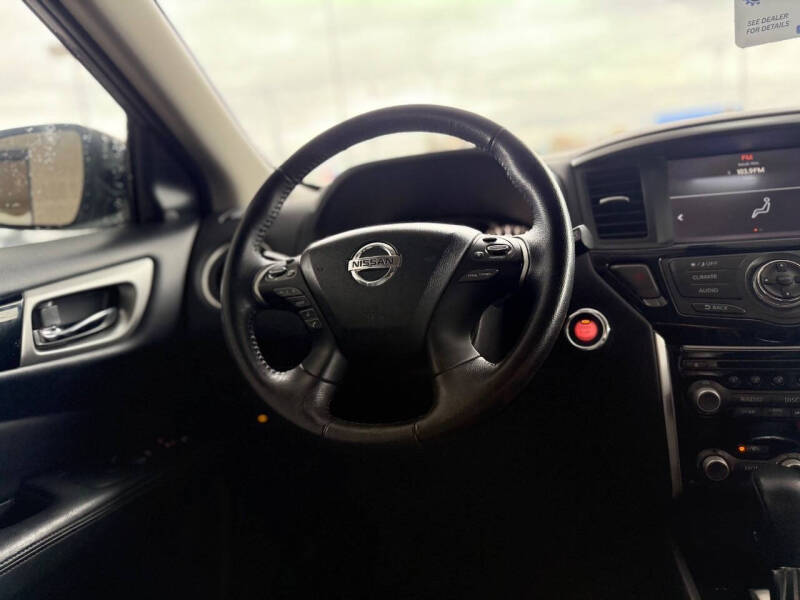 2020 Nissan Pathfinder SV