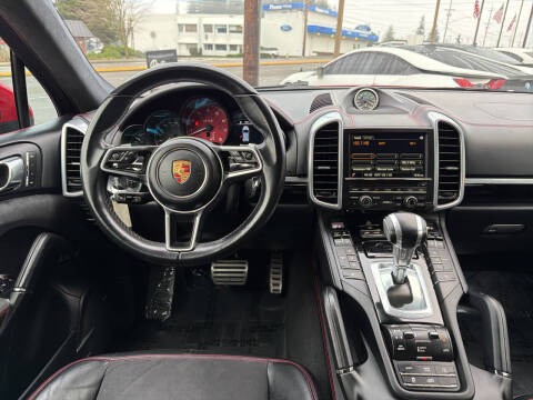 2016 Porsche Cayenne GTS