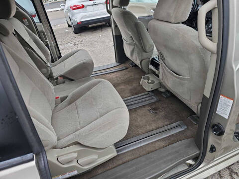 2016 Toyota Sienna LE 8-Passenger