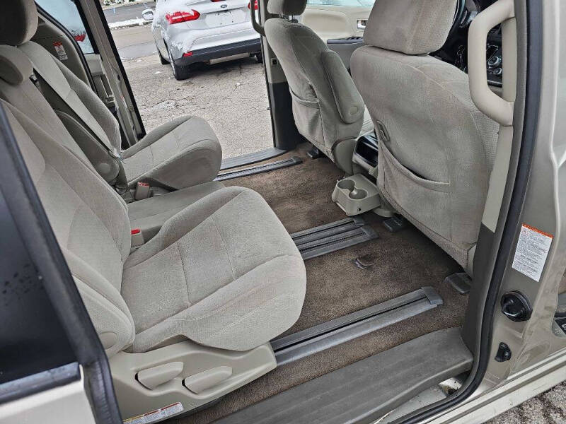 2016 Toyota Sienna LE 8-Passenger