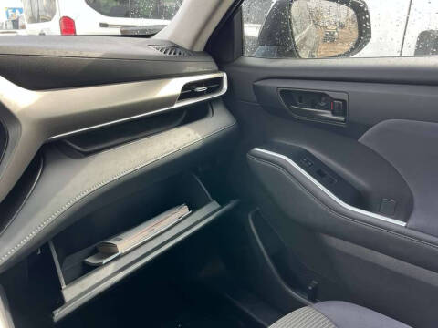 2023 Toyota Highlander LE