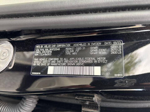 2024 Volvo XC60 B5 Plus Dark Theme