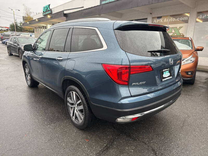 2017 Honda Pilot Elite photo 2