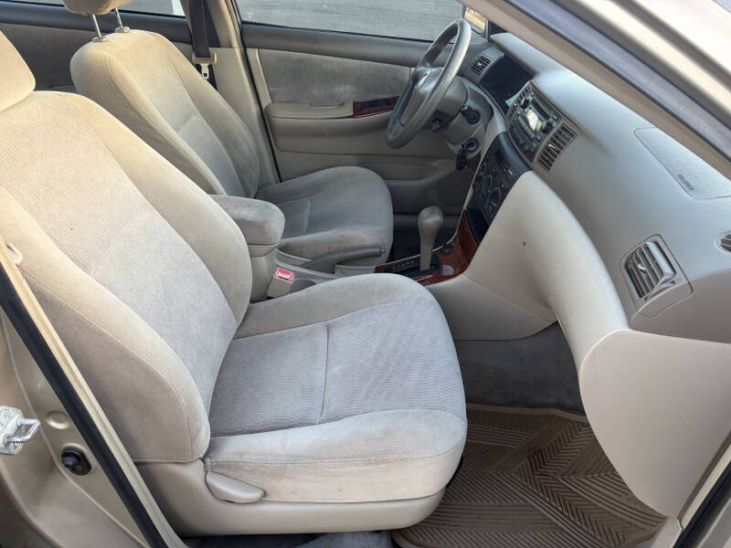 2005 Toyota Corolla LE