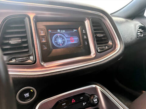 2015 Dodge Challenger SXT