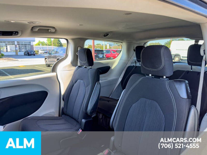 2023 Chrysler Voyager LX