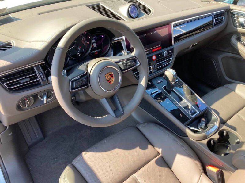 2025 Porsche Macan