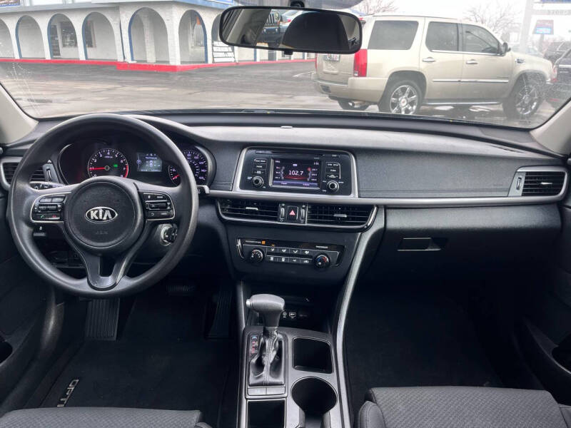 2016 Kia Optima LX photo 9