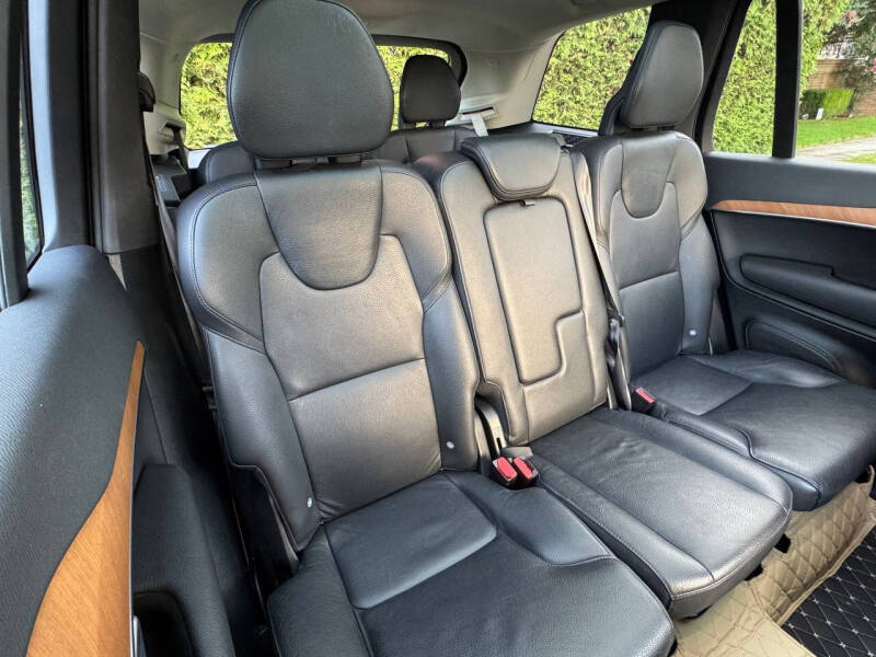 2022 Volvo XC90 T5 Momentum