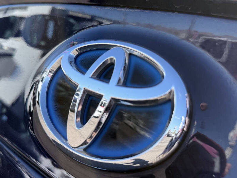 2022 Toyota Camry Hybrid LE