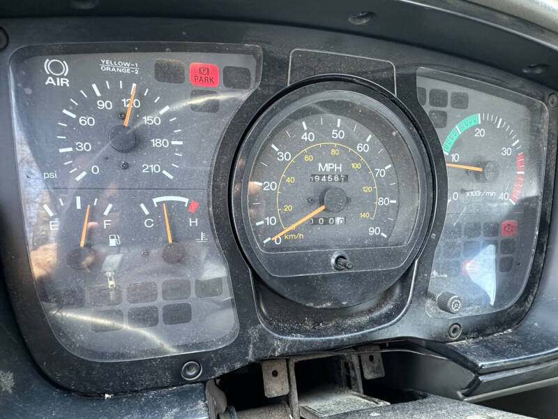 2001 UD Trucks UD2300