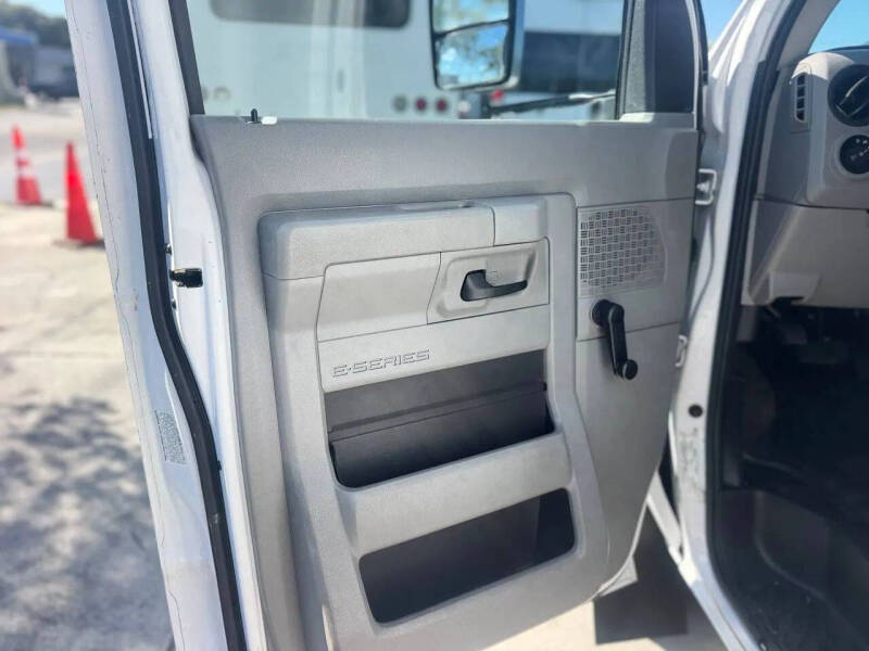 2017 Ford E-Series E-450 SD