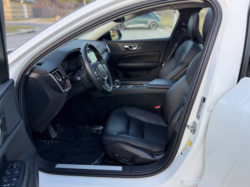 2022 Volvo S60 B5 Momentum