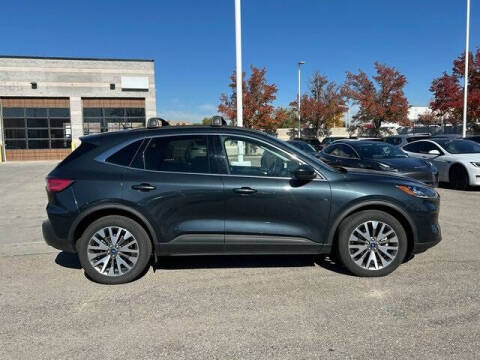 2022 Ford Escape Hybrid Titanium