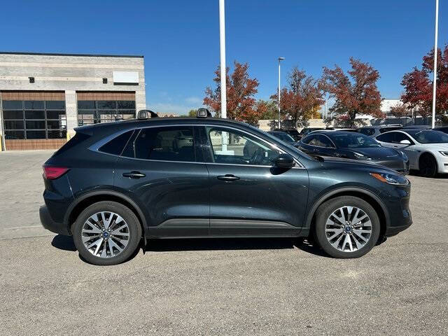 2022 Ford Escape Hybrid Titanium
