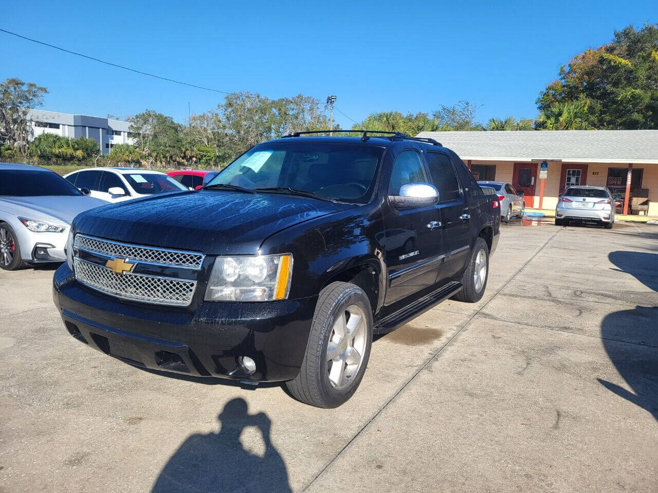 2012 Chevrolet Avalanche for sale at FAMILY AUTO BROKERS in Longwood, FL