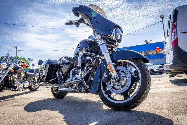 2011 Harley-Davidson FLHXI