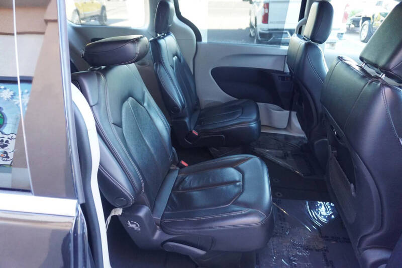 2022 Chrysler Pacifica Touring L