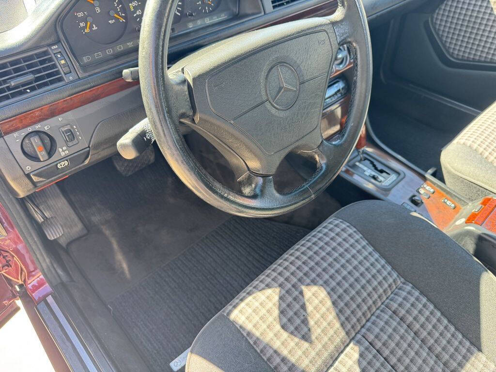 1995 Mercedes-Benz E-Class 26