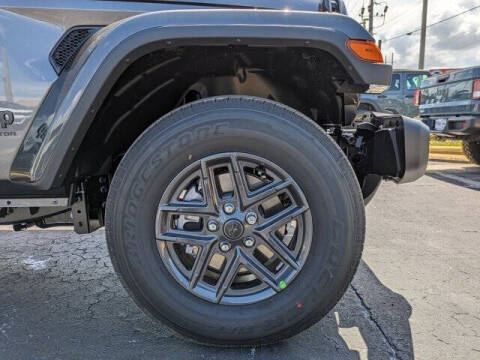 2025 Jeep Gladiator Sport S