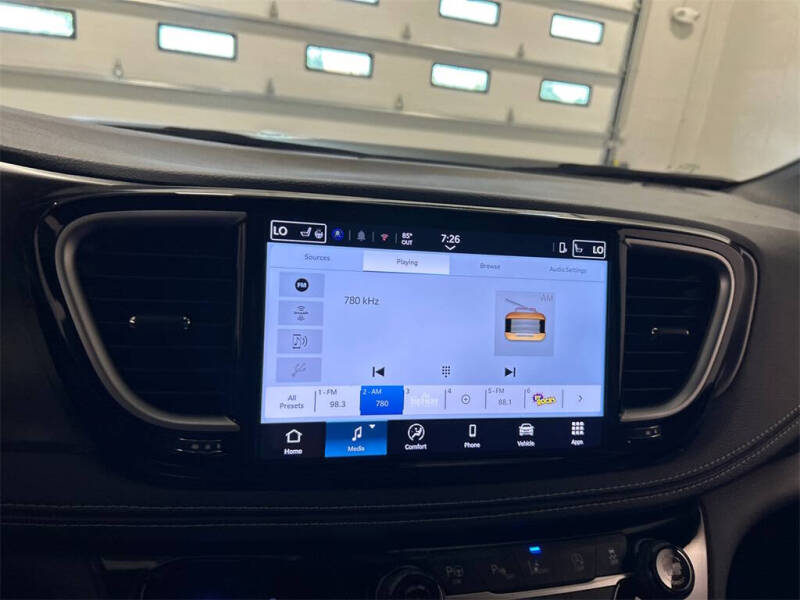 2025 Chrysler Pacifica Select