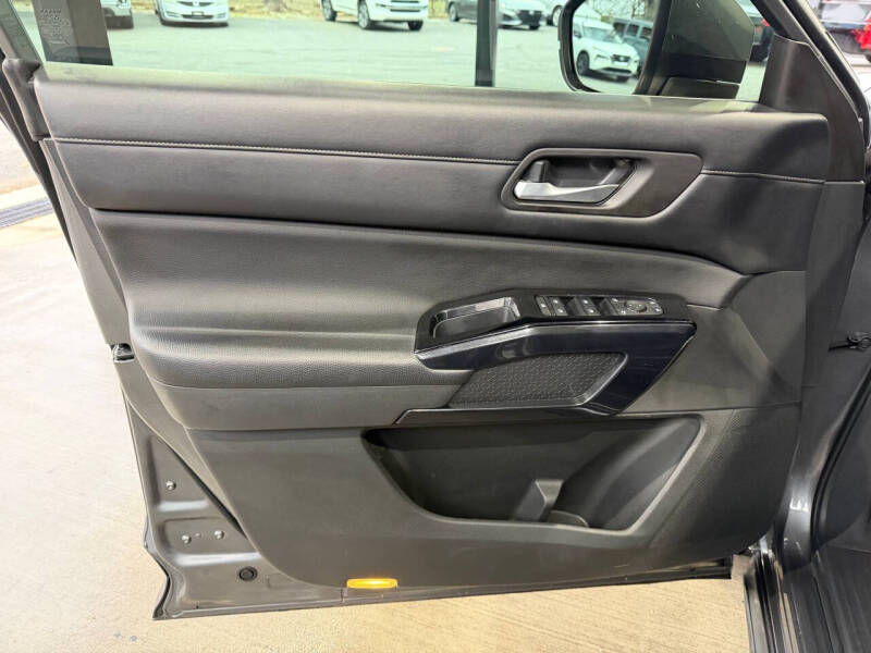 2022 Nissan Pathfinder SV