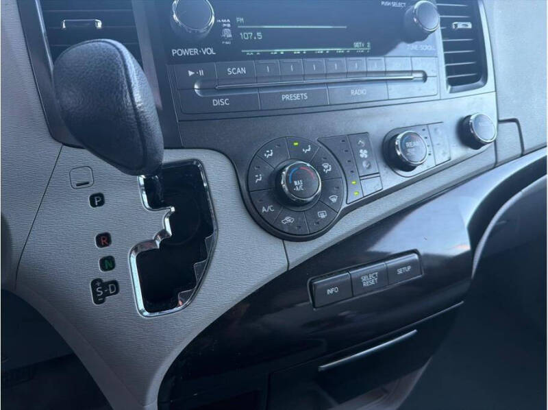 2012 Toyota Sienna LE 7-Passenger