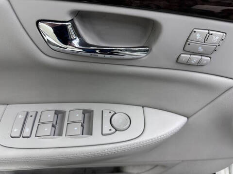 2011 Cadillac DTS Luxury Collection