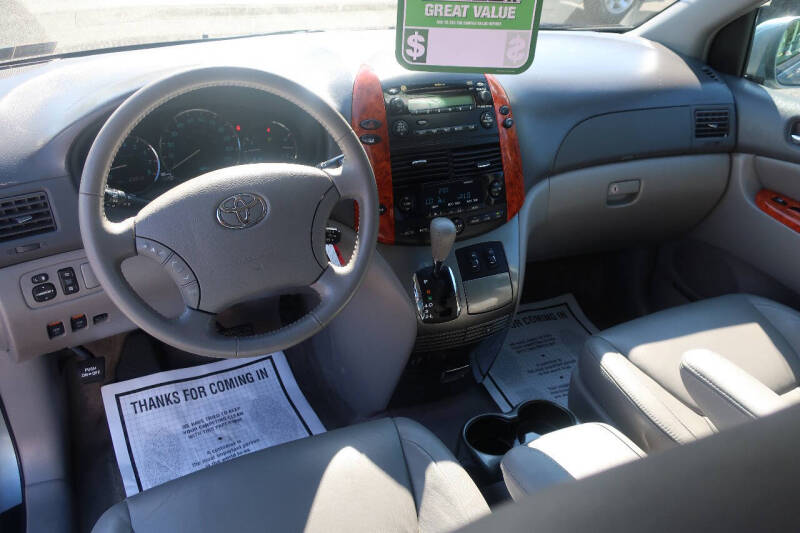 2008 Toyota Sienna XLE