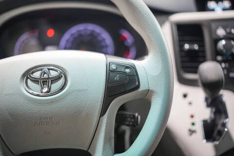 2013 Toyota Sienna LE 7-Passenger