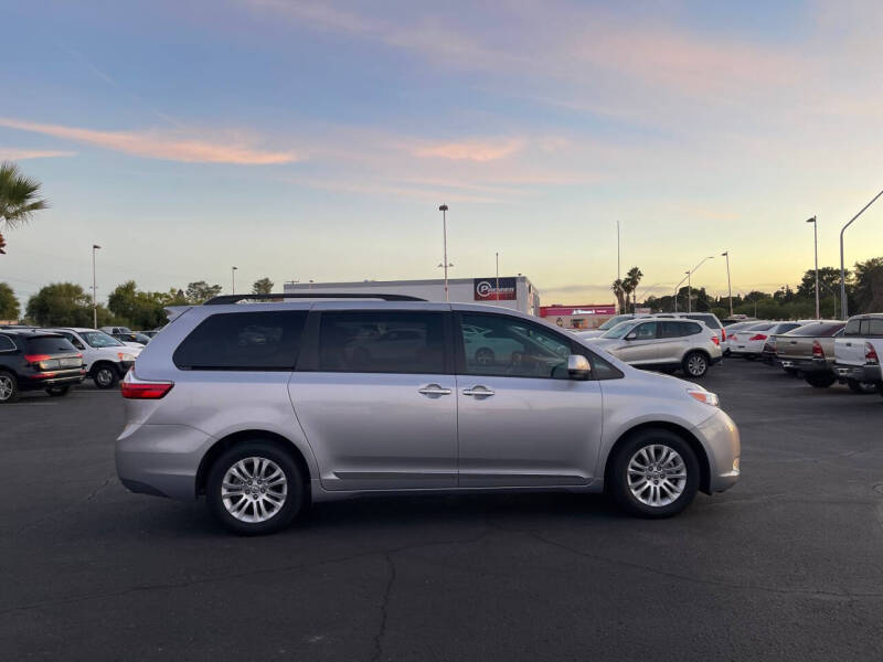 2017 Toyota Sienna XLE 8-Passenger