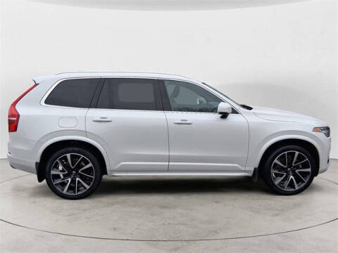 2020 Volvo XC90 T6 Momentum 6-Passenger