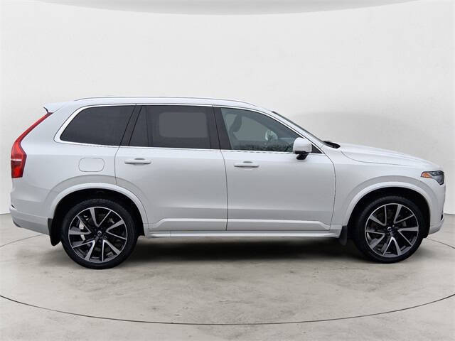 2020 Volvo XC90 T6 Momentum 6-Passenger