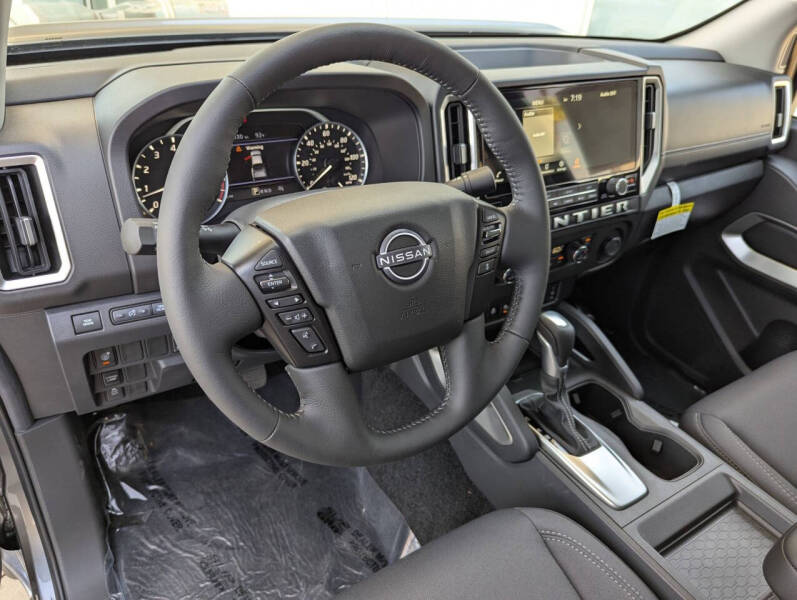 2025 Nissan Frontier SV