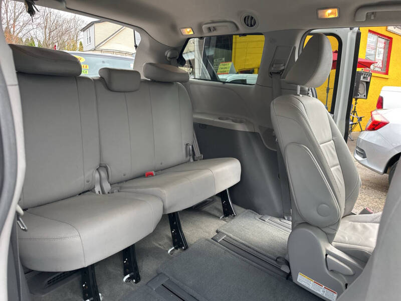 2017 Toyota Sienna XLE Premium 7-Passenger