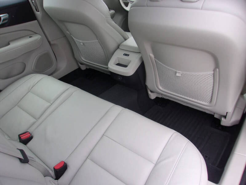 2024 Volvo S60 B5 Plus Dark Theme