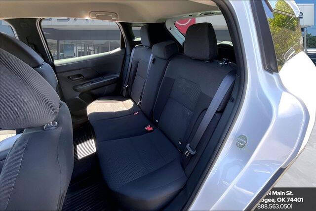 2025 Nissan Kicks S