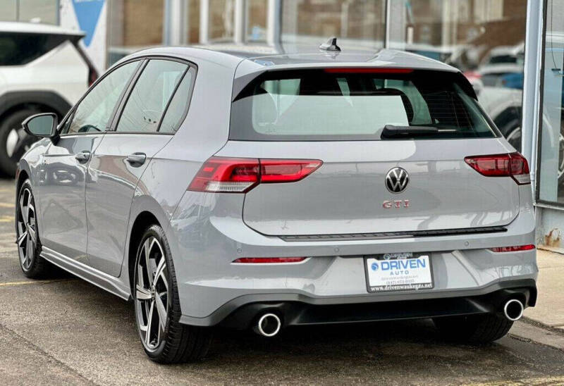 2025 Volkswagen Golf GTI SE