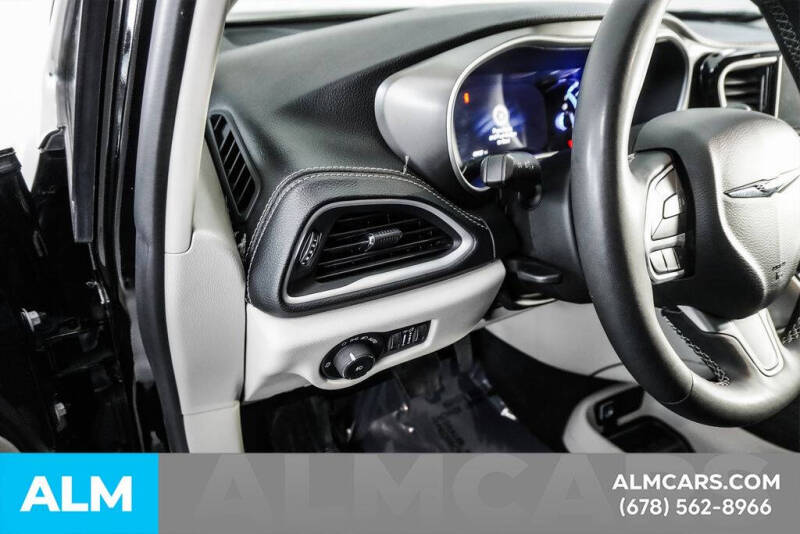 2024 Chrysler Pacifica Plug-In Hybrid Select