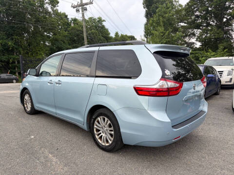 2017 Toyota Sienna XLE Premium 8-Passenger