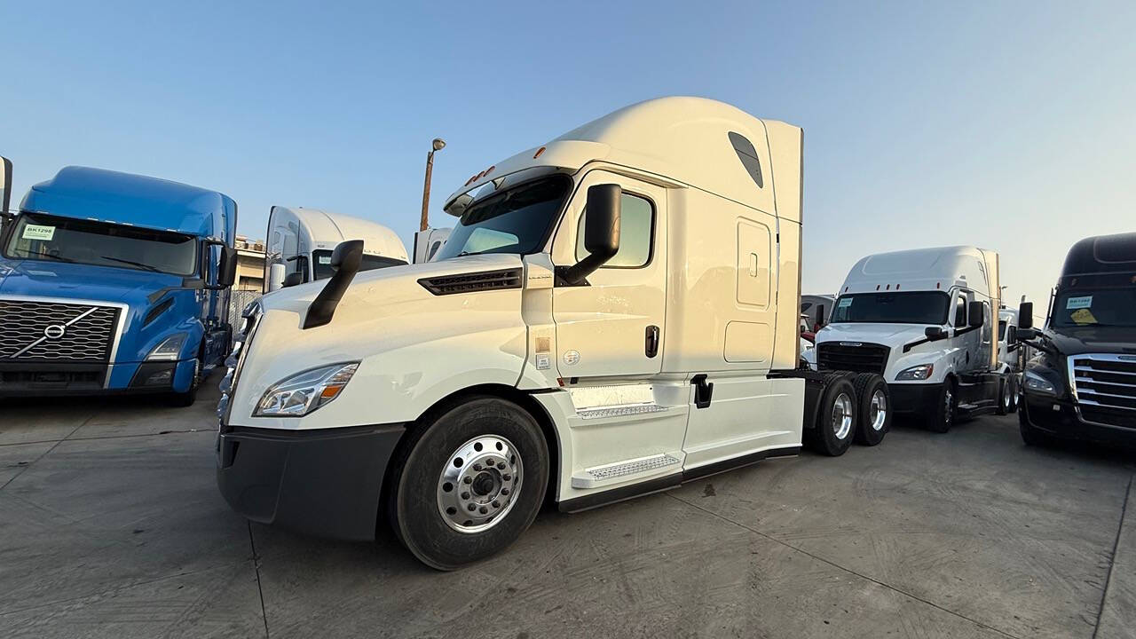 2019 Freightliner Cascadia for sale at KING TRUCK TRAILER SALES in Bakersfield, CA