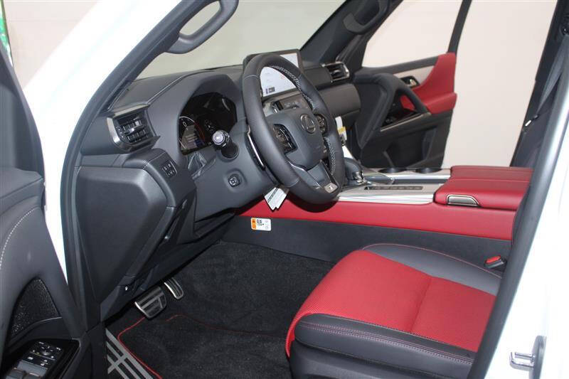 2025 Lexus LX 700h F SPORT Handling